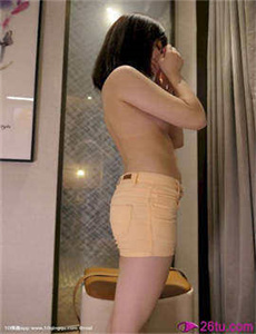 美女扒开尿口让男生添